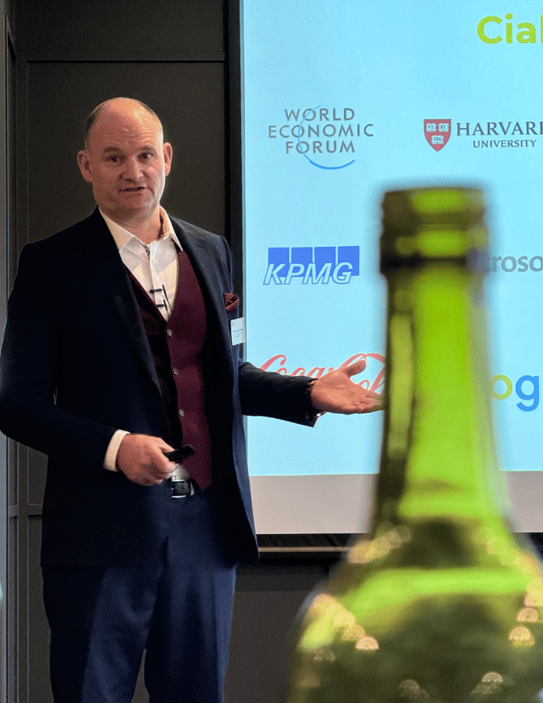 Medium_Image_768x994_Ethical_Persuasion_Patrick_van_der_Burght_04_Authority_Brand Patrick van der Burght, Cialdini Licensed Trainer, delivering a keynote presentation showing trusted brands